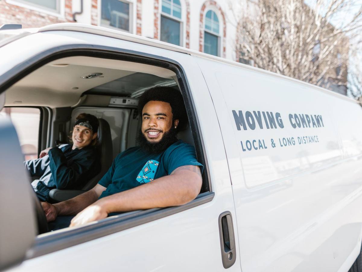 Movers in Midnapore, Calgary near Lake Midnapore on Midlake Blvd SE, Western Provincial Movers